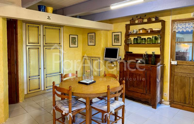 Maison - 241 m² - 8 pièces