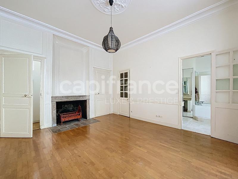 Maison - 235 m² - 7 pièces