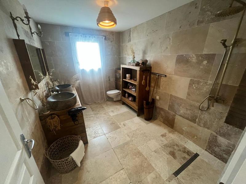 Propriété - 190 m² - 8 pièces