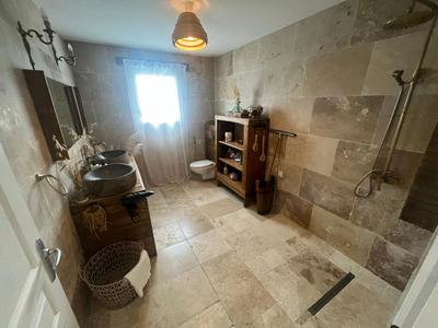 Propriété - 190 m² - 8 pièces