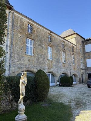 Château - 450 m² - 16 pièces