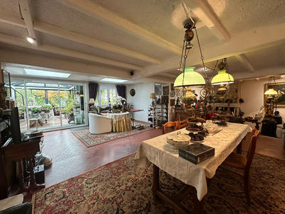 Maison - 240 m² - 6 pièces