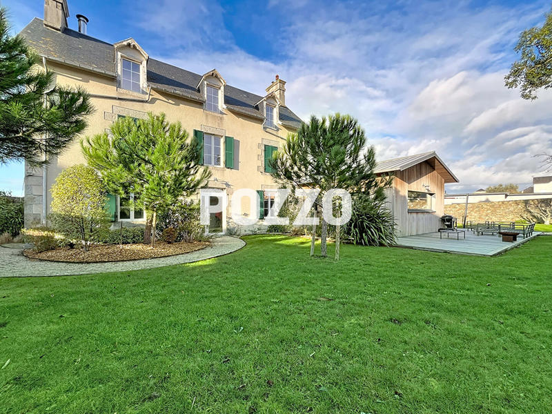 Maison - 223 m² - 8 pièces