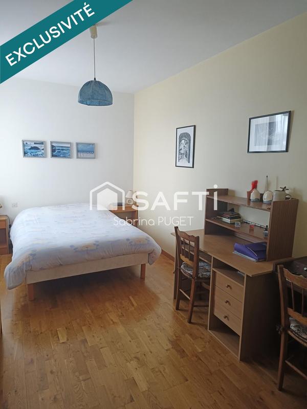 Maison - 230 m² - 9 pièces