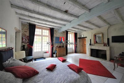 Maison - 285 m² - 10 pièces