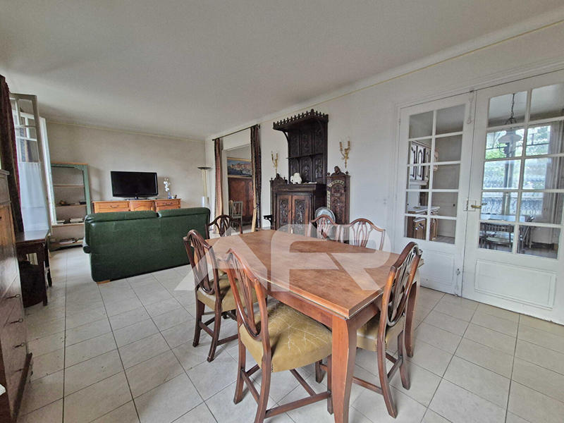 Maison - 98 m² - 5 pièces