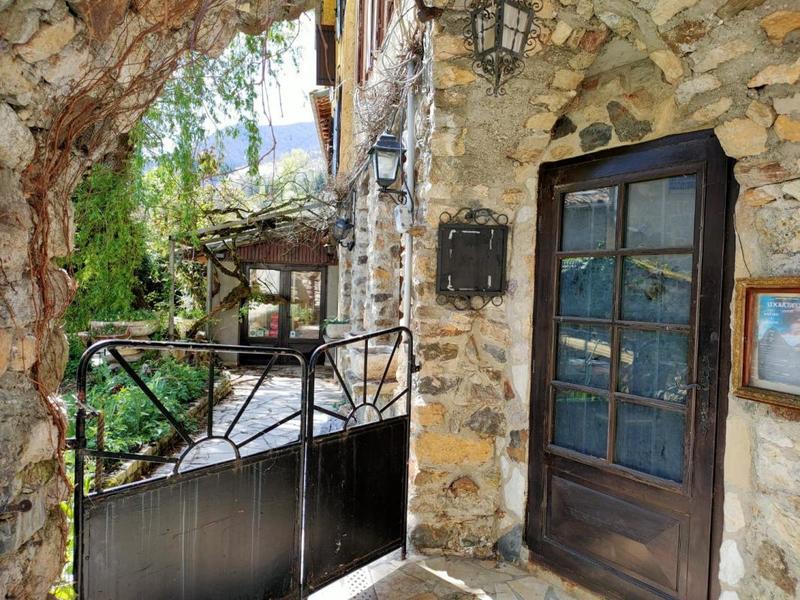 Maison - 470 m² - 20 pièces