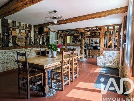 Maison - 250 m² - 11 pièces