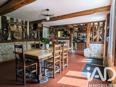 Maison - 250 m² - 11 pièces