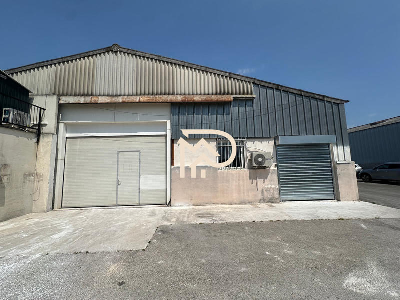 Local d'activités - 590 m²