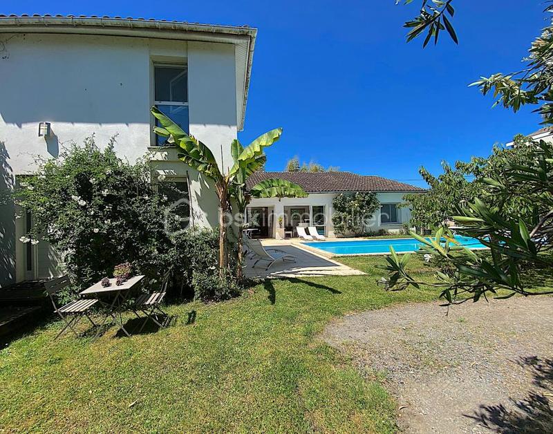 Maison - 215 m² - 8 pièces