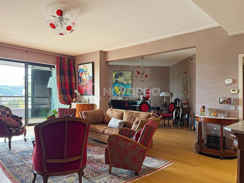 Appartement - 177 m² - 5 pièces