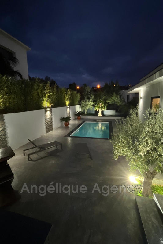 Demeure - 195 m² - 5 pièces