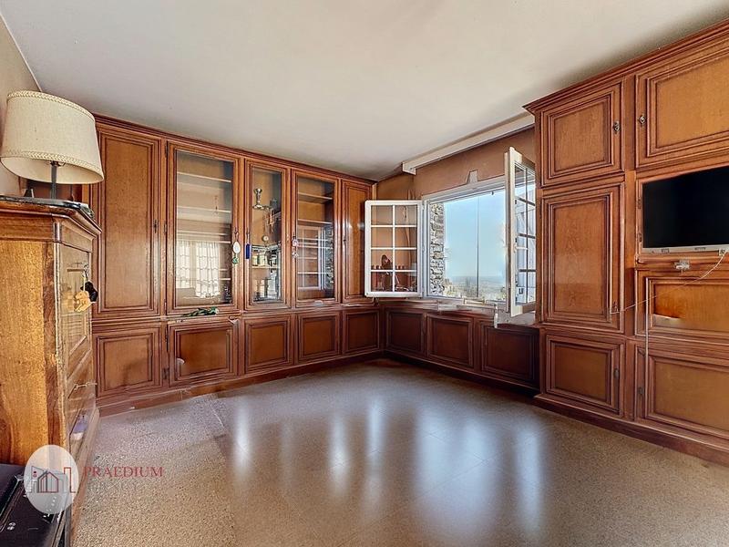 Maison - 202 m² - 8 pièces