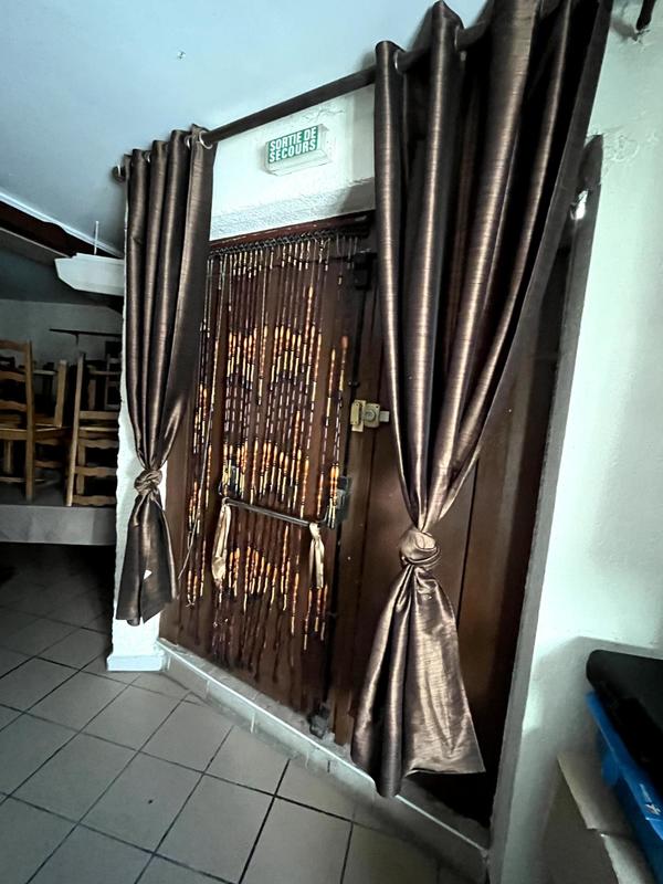 Local commercial - 230 m² - 5 pièces