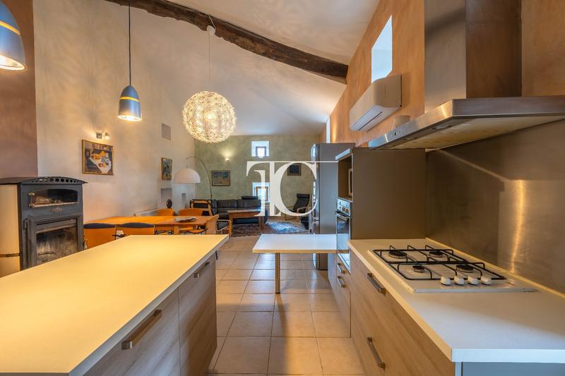 Maison - 302 m² - 8 pièces