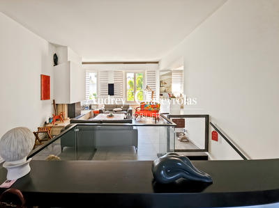 Maison - 330 m² - 5 pièces