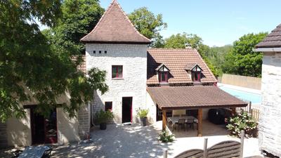 Maison - 250 m² - 10 pièces