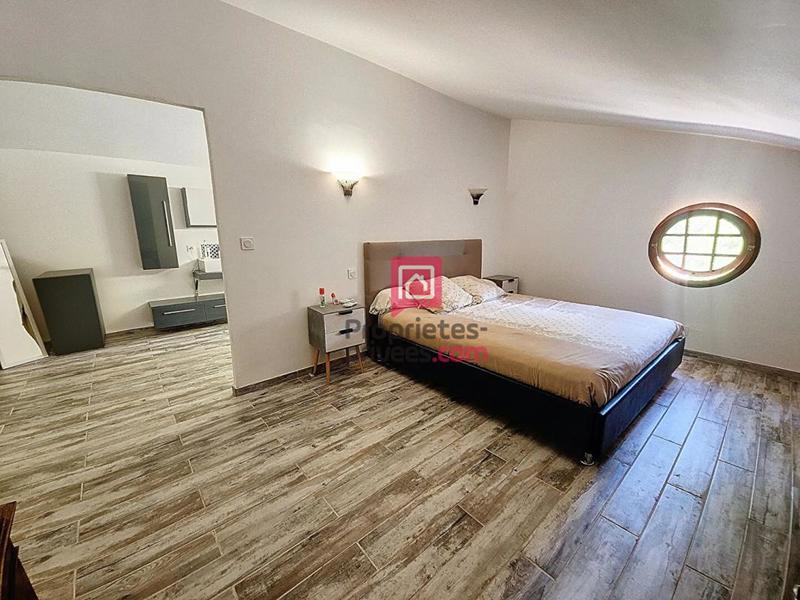 Villa - 220 m² - 9 pièces