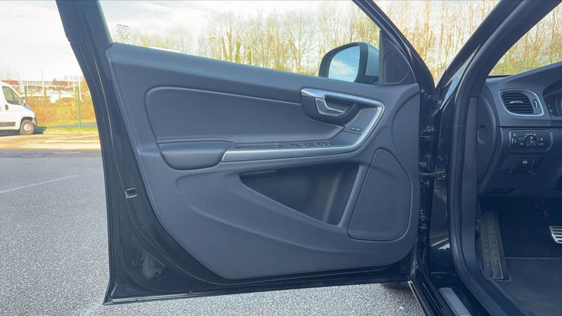 Volvo S60 2.0 D4 181 Geartronic8 R-Design