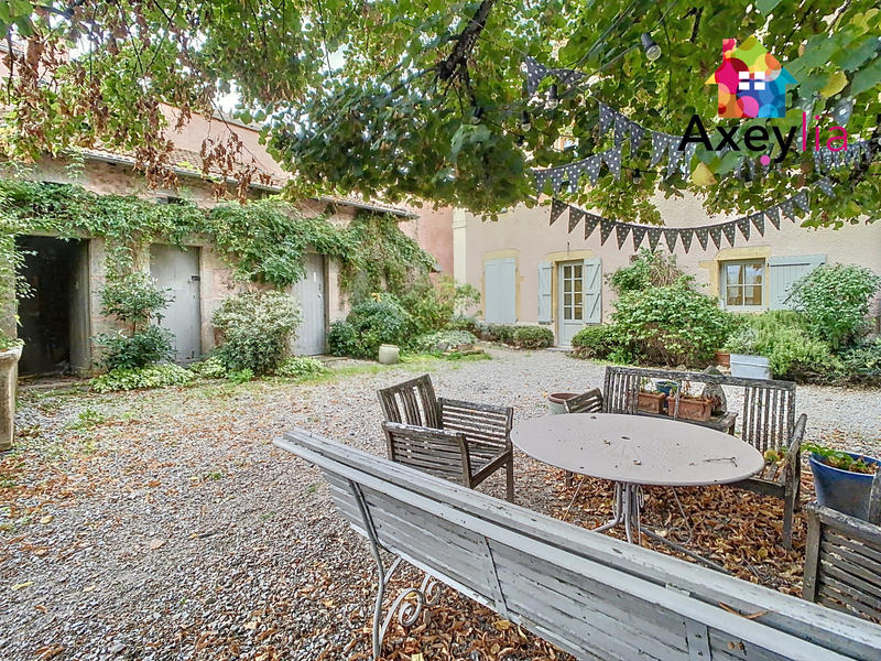 Maison - 258 m² - 12 pièces