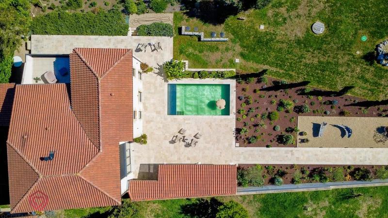 Maison - 233 m² - 5 pièces