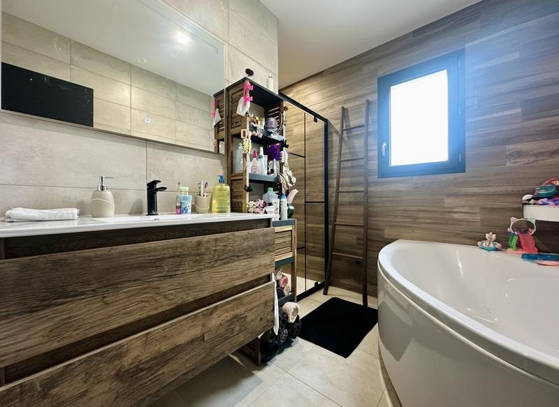 Maison - 93 m² - 4 pièces