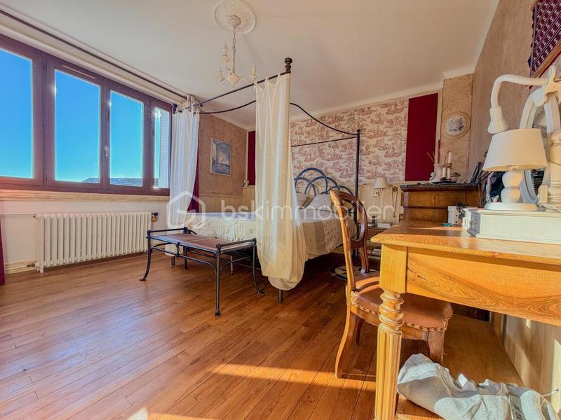 Maison de bourg - 177 m² - 11 pièces