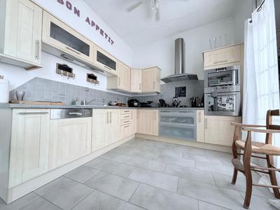 Maison - 210 m² - 6 pièces