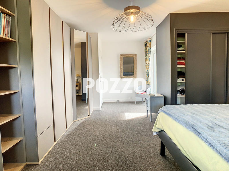 Maison - 230 m² - 7 pièces