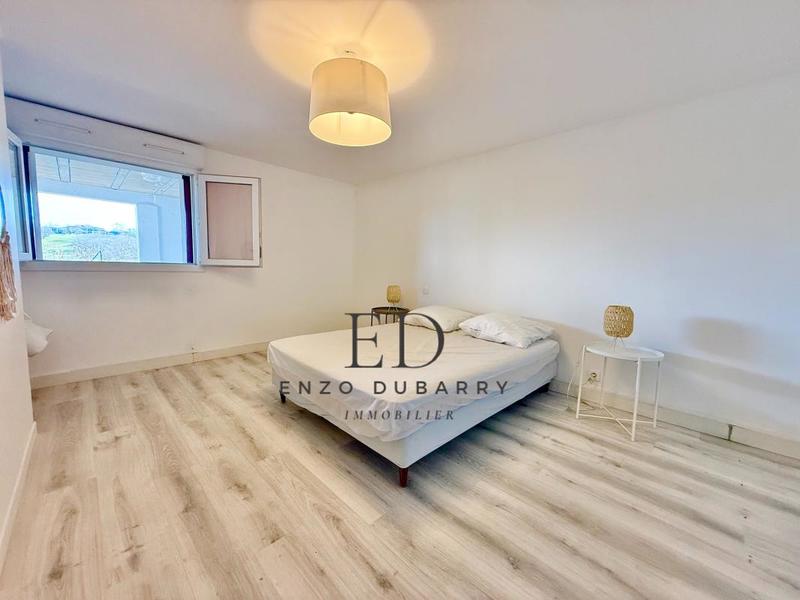 Maison - 230 m² - 8 pièces