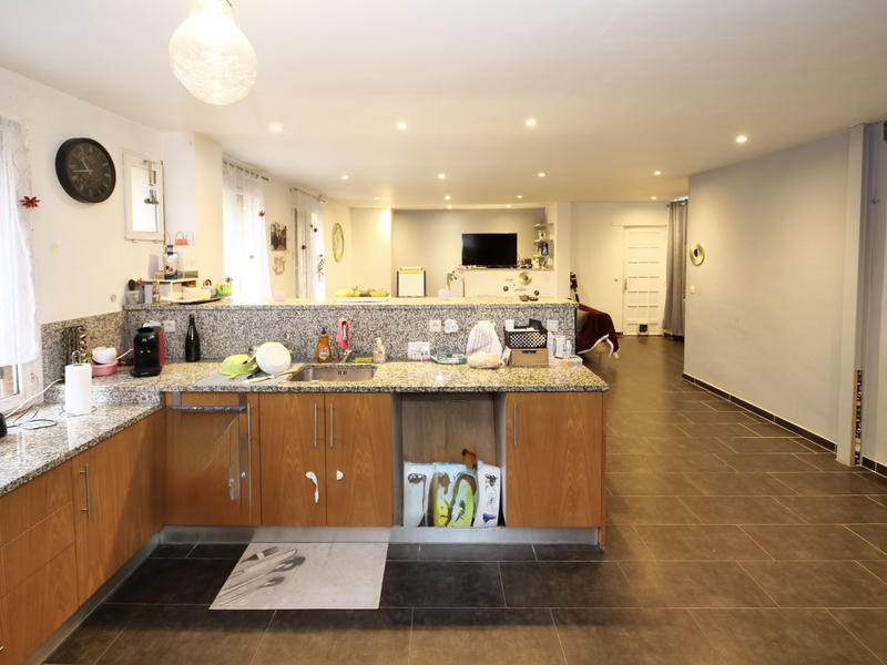 Maison - 184 m² - 9 pièces