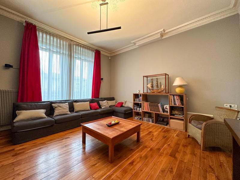 Maison - 317 m² - 10 pièces