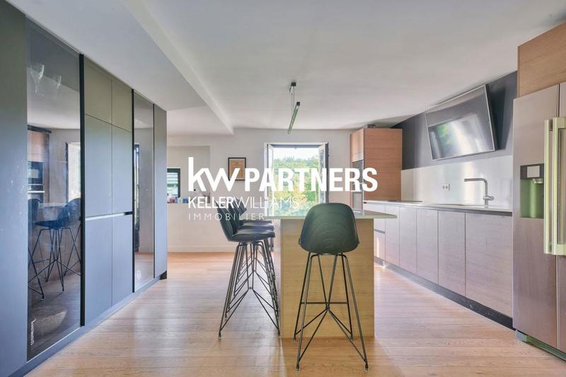 Demeure - 351 m² - 8 pièces