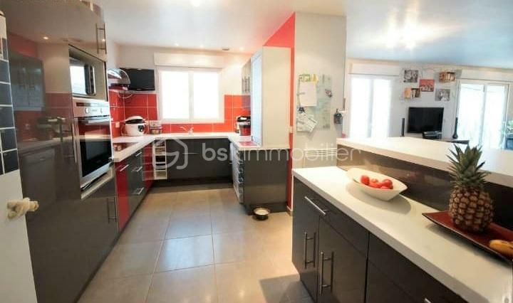 Maison - 99 m² - 5 pièces