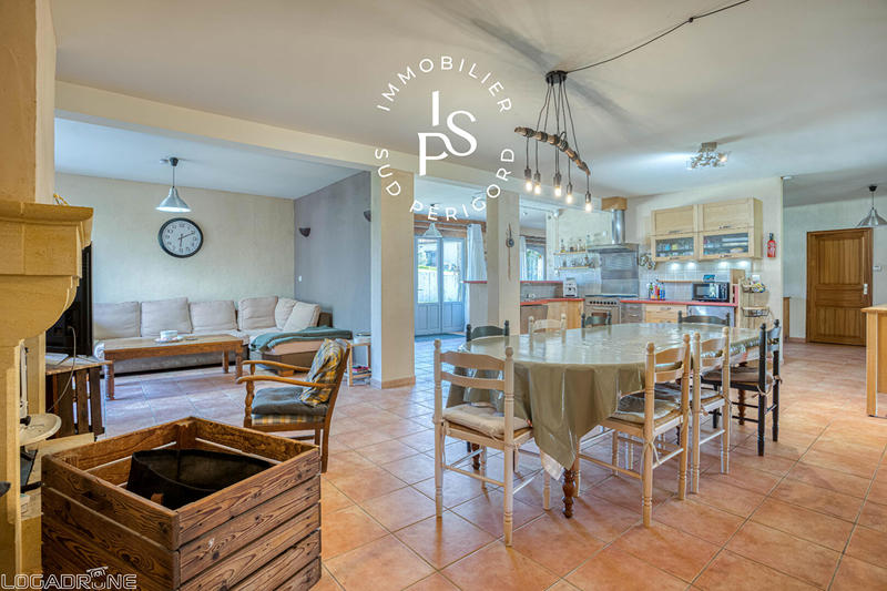 Maison - 258 m² - 7 pièces