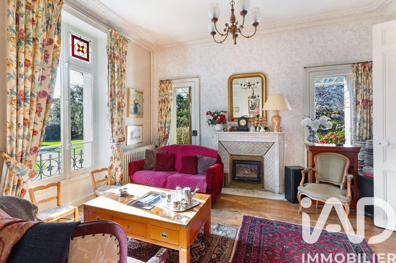 Maison - 302 m² - 12 pièces