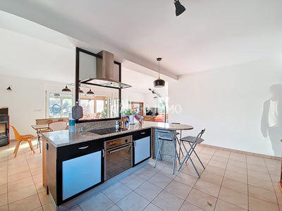 Maison - 200 m² - 6 pièces