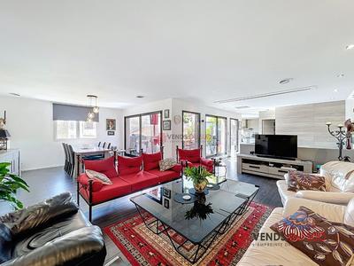 Maison - 246 m² - 6 pièces