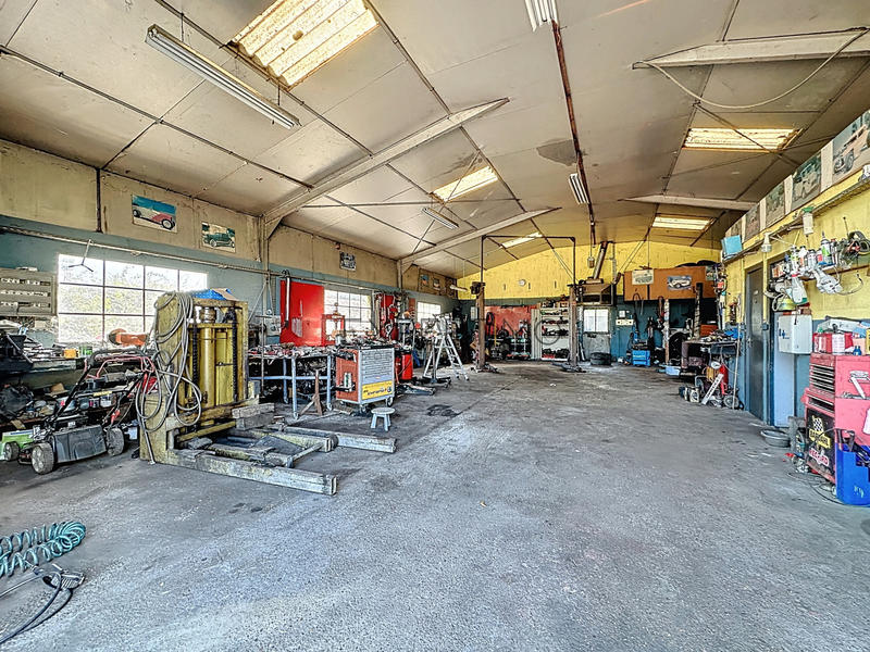 Local d'activités - 300 m²