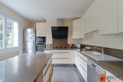 Maison - 270 m² - 10 pièces