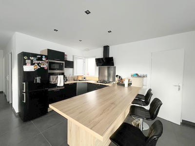 Maison - 94 m² - 5 pièces