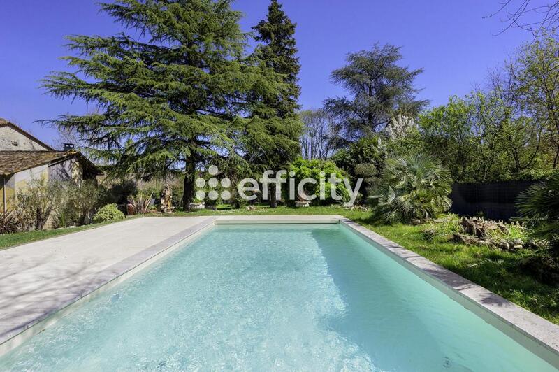 Maison - 325 m² - 7 pièces