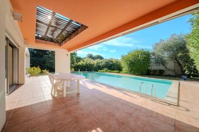 Maison - 302 m² - 10 pièces