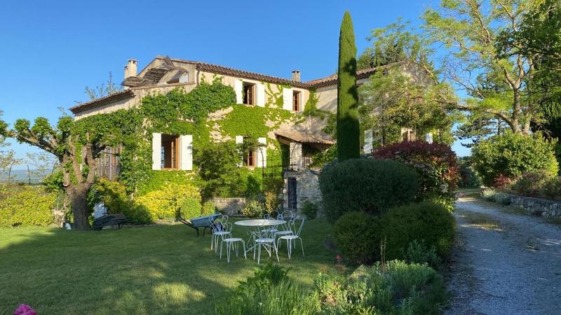 Propriété - 292 m² - 9 pièces