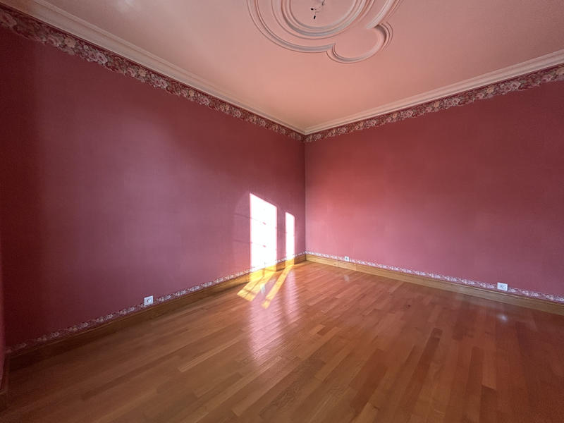 Maison - 208 m² - 6 pièces