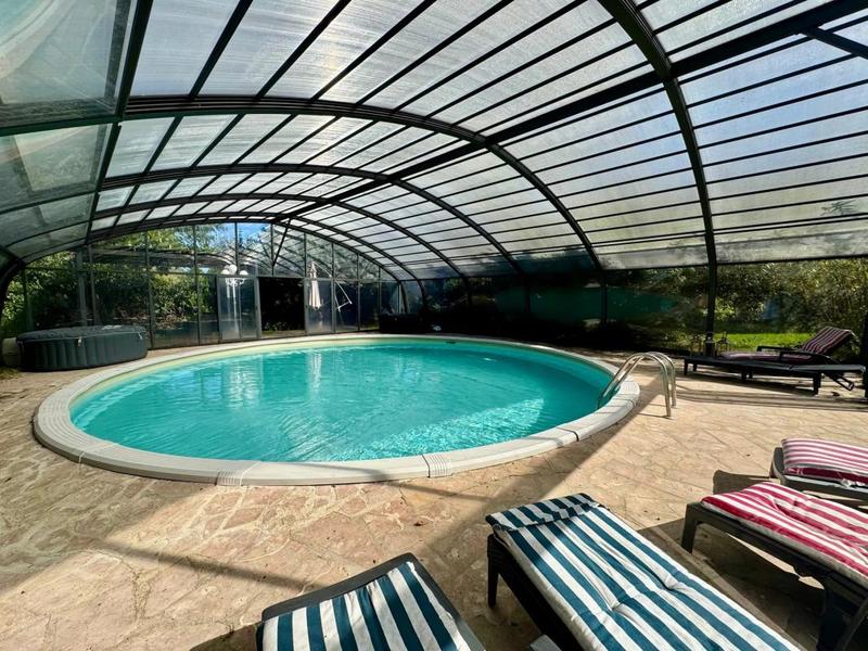 Maison - 281 m² - 9 pièces