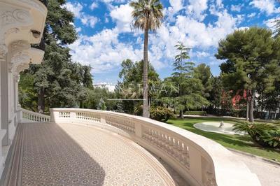 Maison - 791 m² - 15 pièces