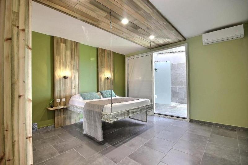 Maison - 277 m² - 8 pièces