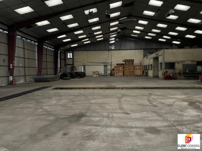 Local d'activités - 1 916 m²